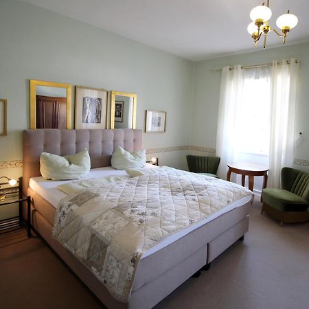 Historisches Hotel Zum Schwan 바트카를스하펜 외부 사진