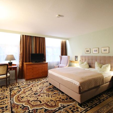 Historisches Hotel Zum Schwan 바트카를스하펜 외부 사진