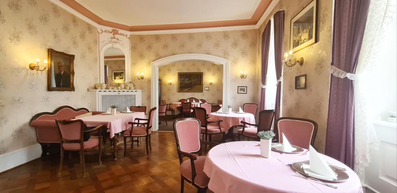 Historisches Hotel Zum Schwan 바트카를스하펜 외부 사진