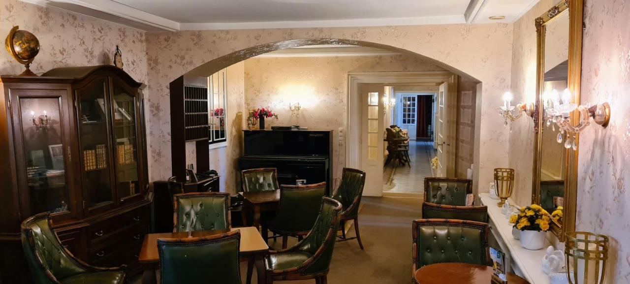 Historisches Hotel Zum Schwan 바트카를스하펜 외부 사진