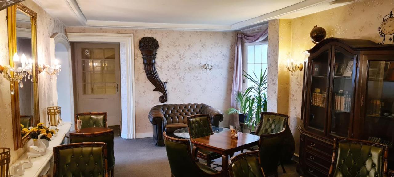 Historisches Hotel Zum Schwan 바트카를스하펜 외부 사진