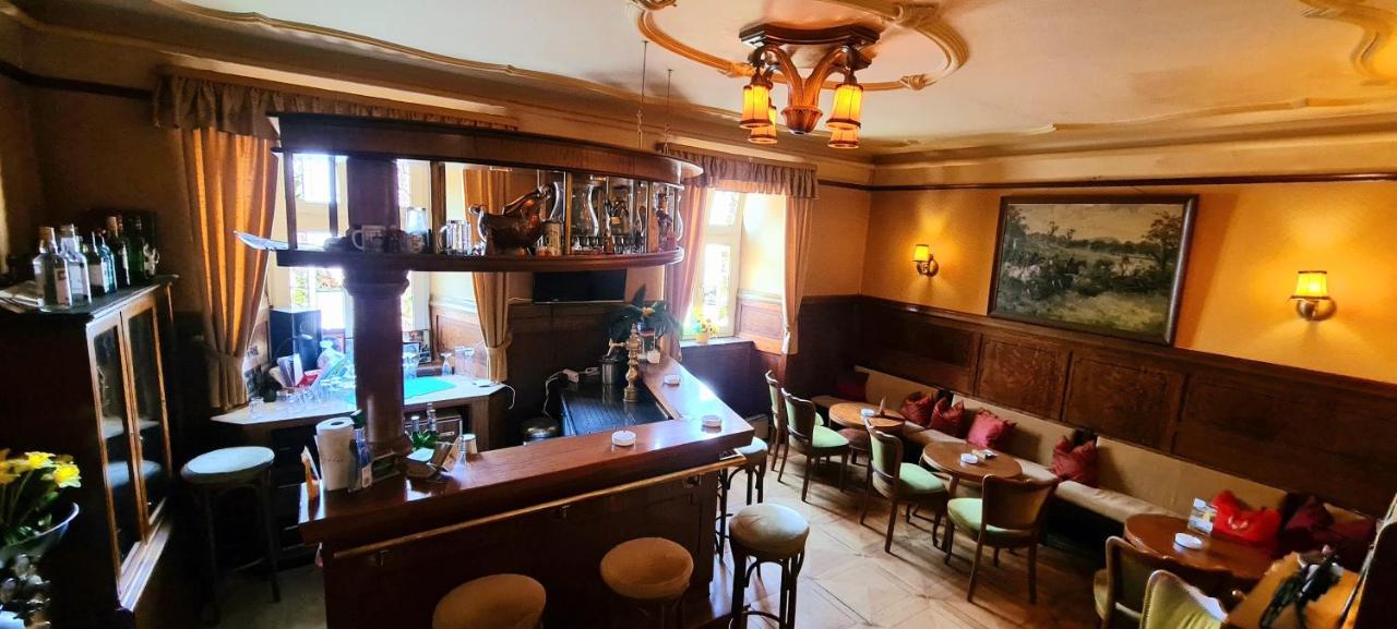 Historisches Hotel Zum Schwan 바트카를스하펜 외부 사진