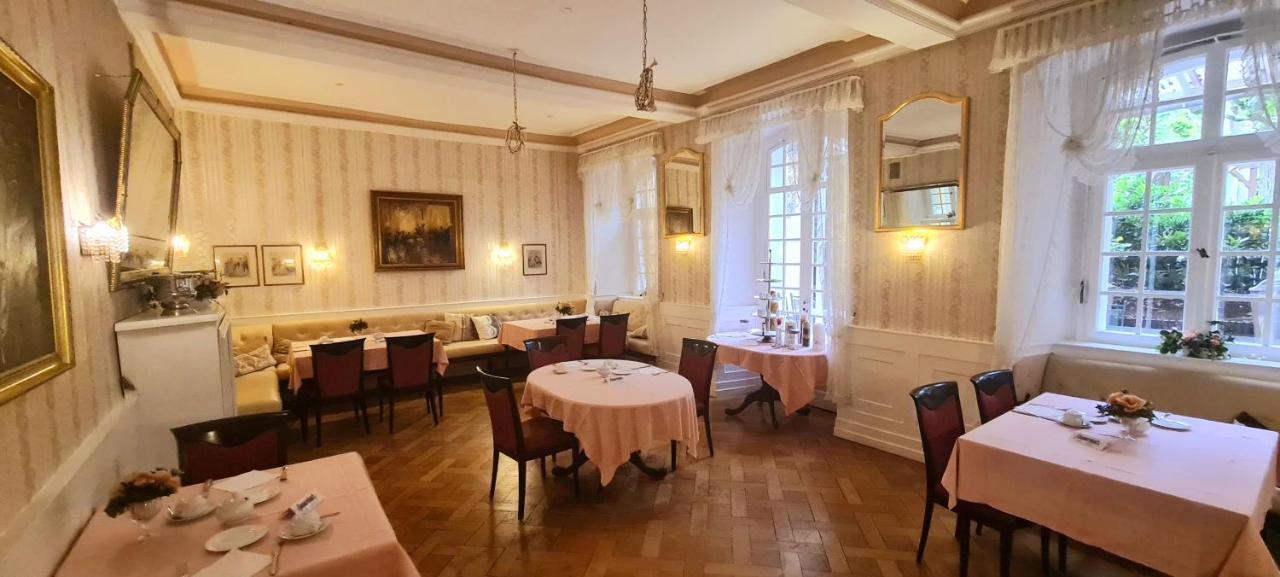 Historisches Hotel Zum Schwan 바트카를스하펜 외부 사진