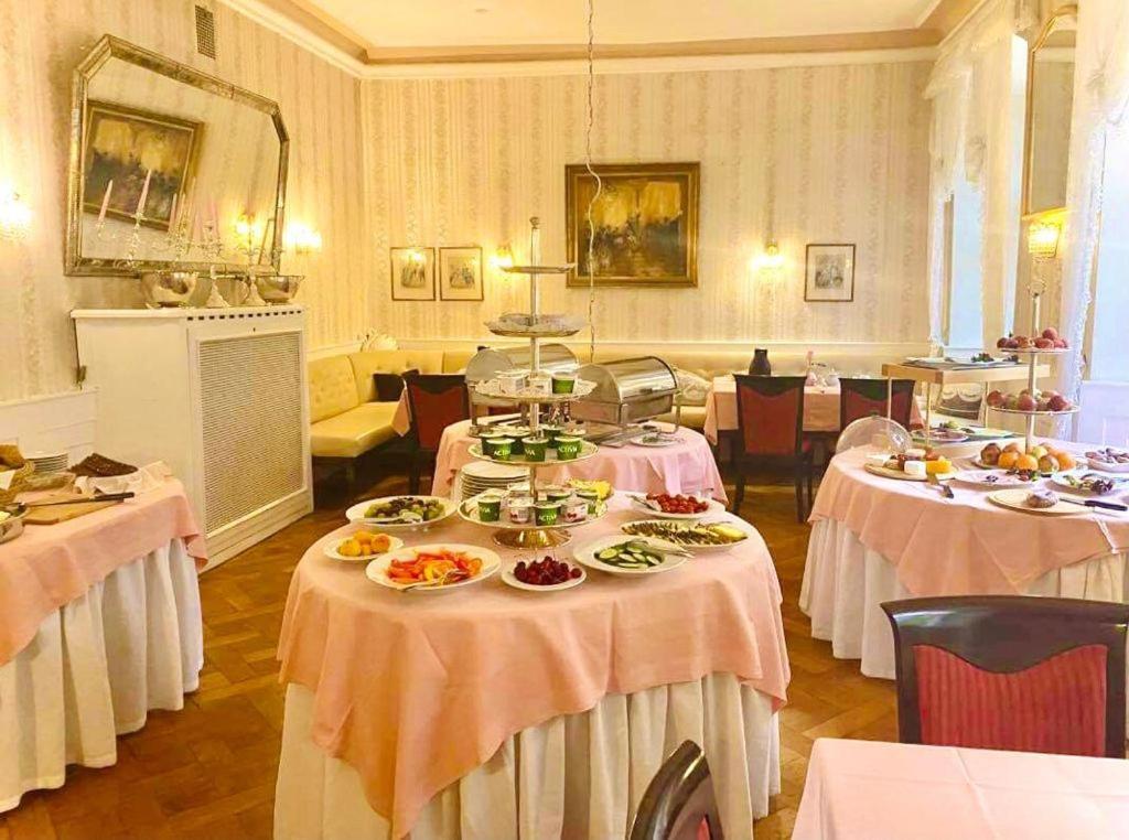 Historisches Hotel Zum Schwan 바트카를스하펜 외부 사진