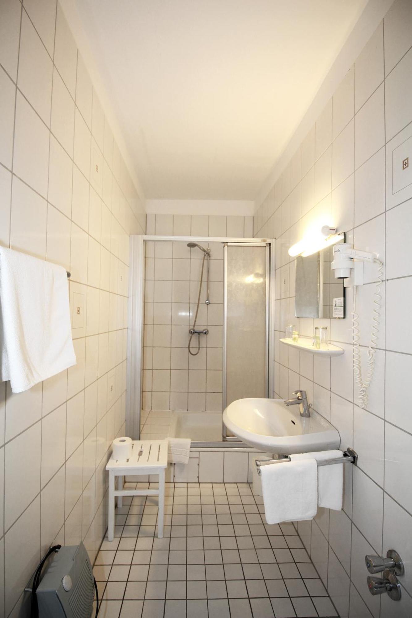 Historisches Hotel Zum Schwan 바트카를스하펜 외부 사진