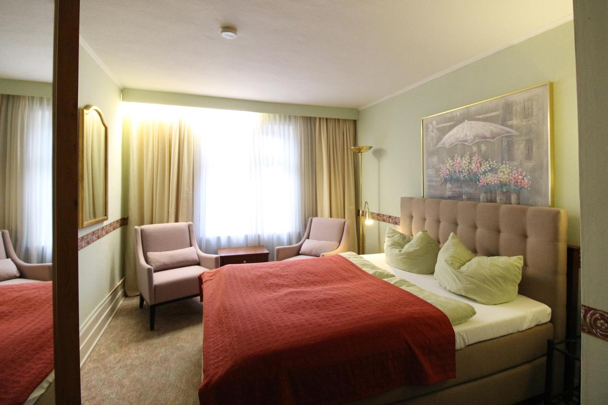 Historisches Hotel Zum Schwan 바트카를스하펜 외부 사진