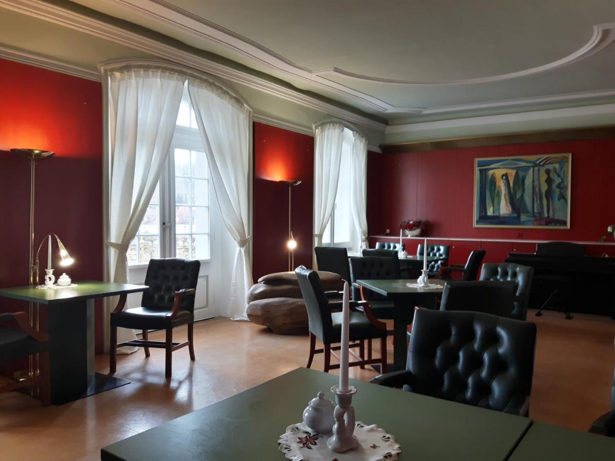 Historisches Hotel Zum Schwan 바트카를스하펜 외부 사진