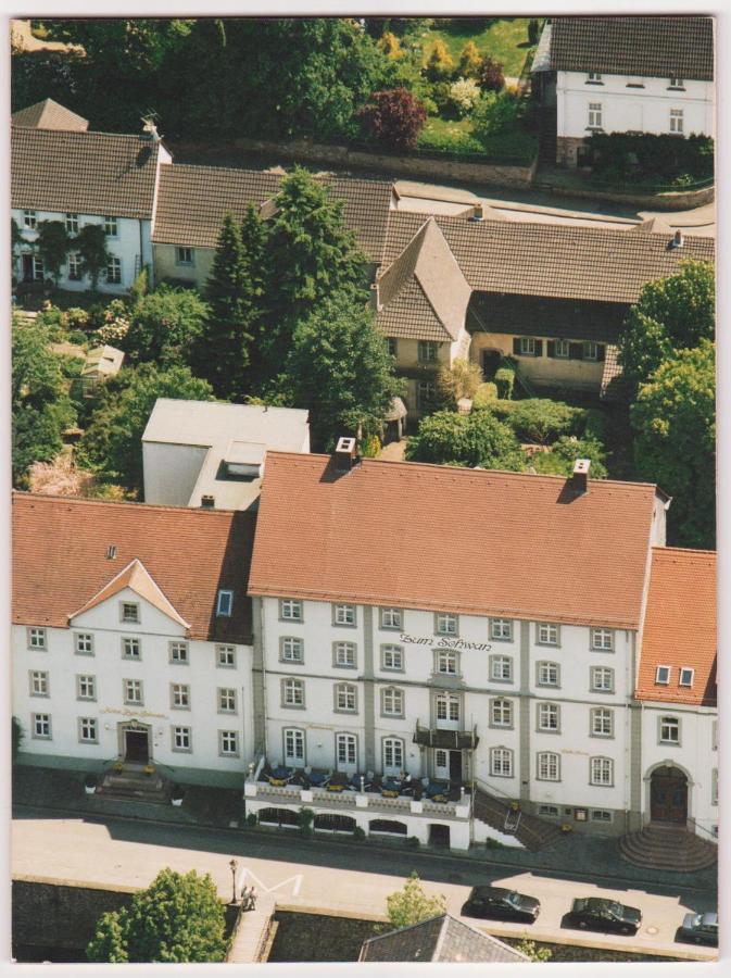 Historisches Hotel Zum Schwan 바트카를스하펜 외부 사진