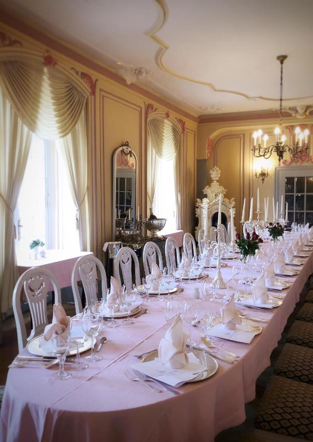 Historisches Hotel Zum Schwan 바트카를스하펜 외부 사진