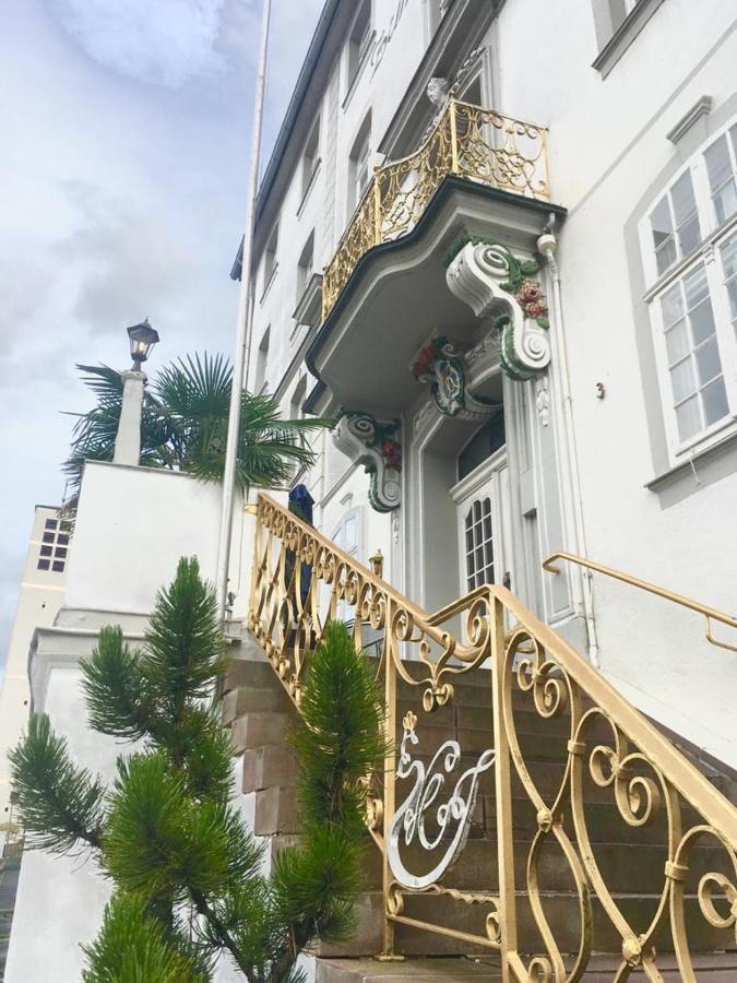 Historisches Hotel Zum Schwan 바트카를스하펜 외부 사진