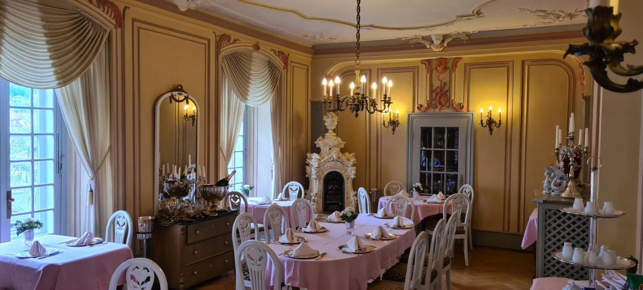 Historisches Hotel Zum Schwan 바트카를스하펜 외부 사진