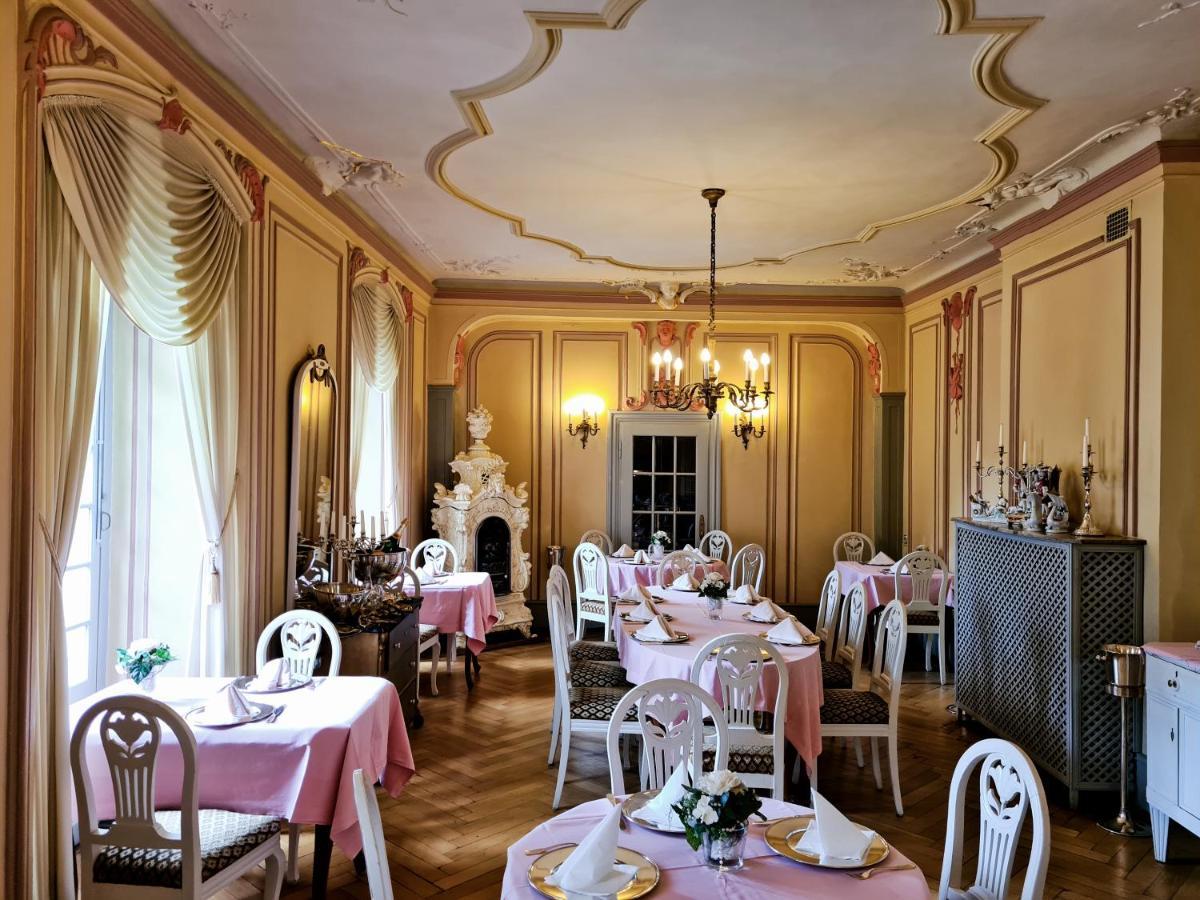 Historisches Hotel Zum Schwan 바트카를스하펜 외부 사진
