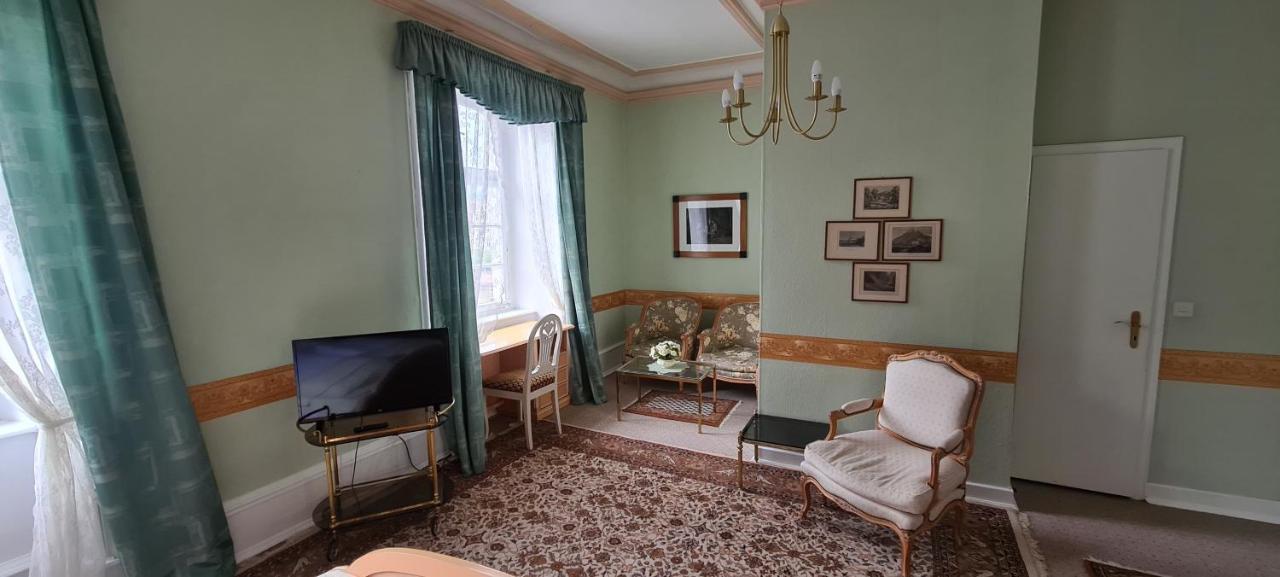 Historisches Hotel Zum Schwan 바트카를스하펜 외부 사진