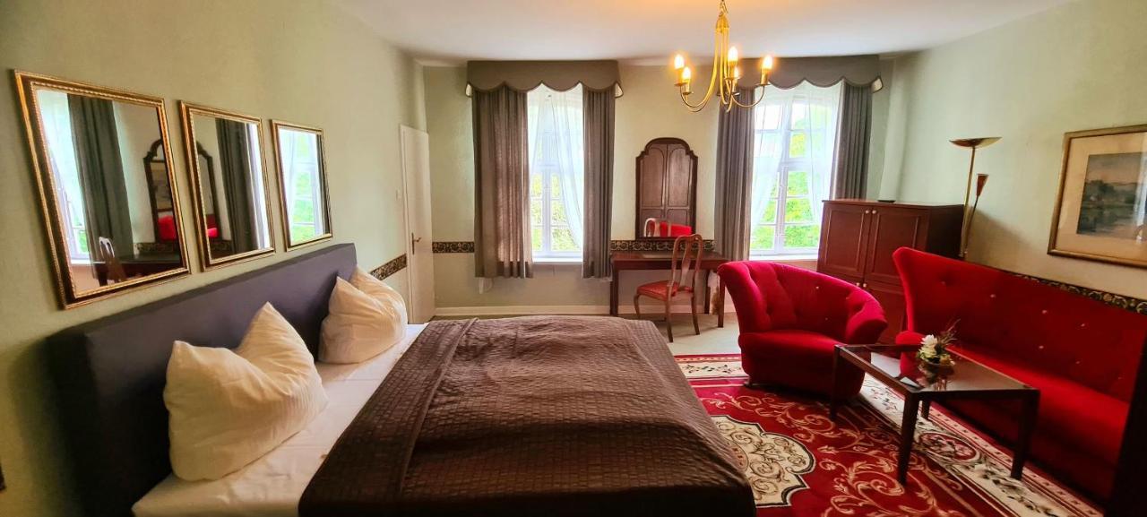Historisches Hotel Zum Schwan 바트카를스하펜 외부 사진